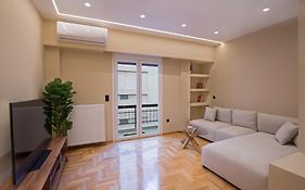 Urban Spacious Apartment Near Kallimarmaron