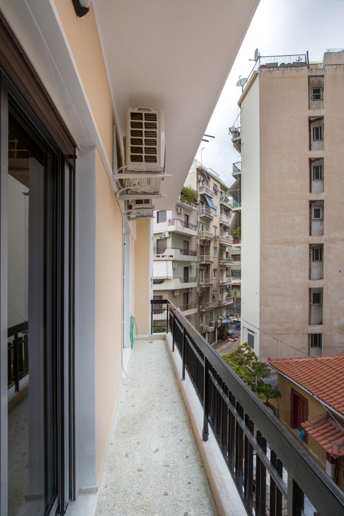 Urban Spacious Apartment Near Kallimarmaron Atenas Exterior foto
